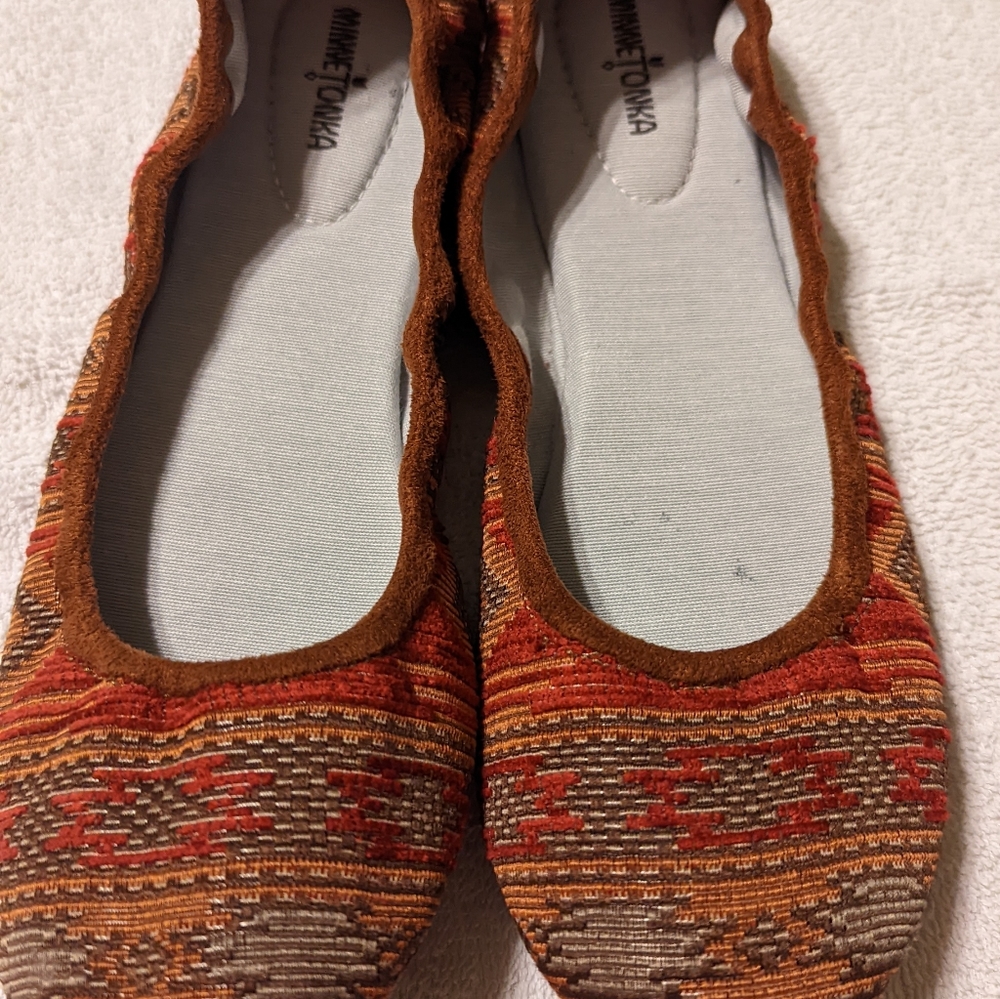 Minnetonka ballet flats